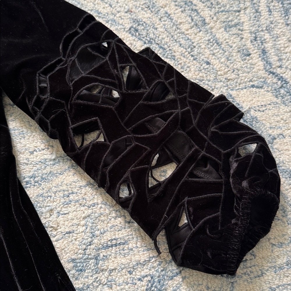 Joie Women Medium Black Velvet Cut Out structured Sleeves Boho Chic Top Blouse L - Picture 5 of 7